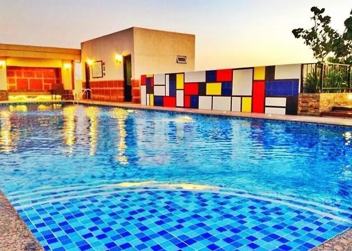 Morgan Bgc Shortwalk1 Venice Mall Free Pool