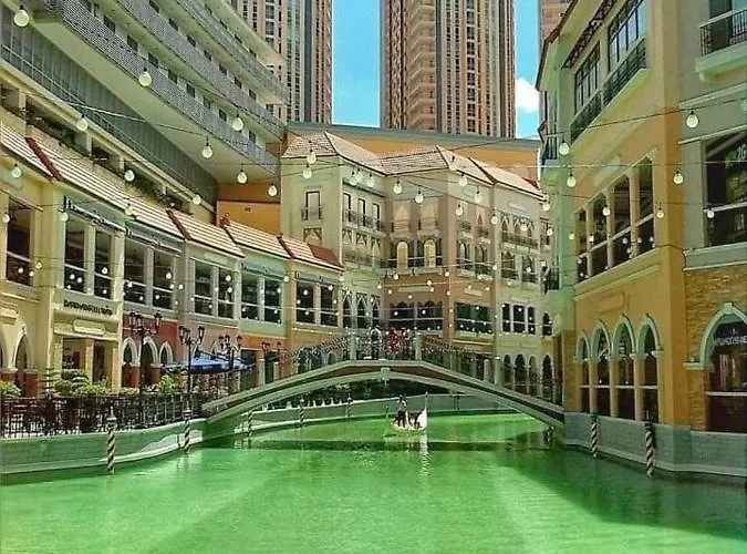 Morgan Bgc Shortwalk1 Venice Mall Free Pool Manila